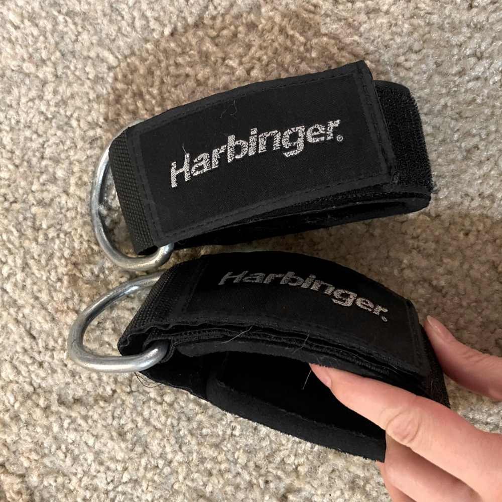 Weight lifting ankle straps